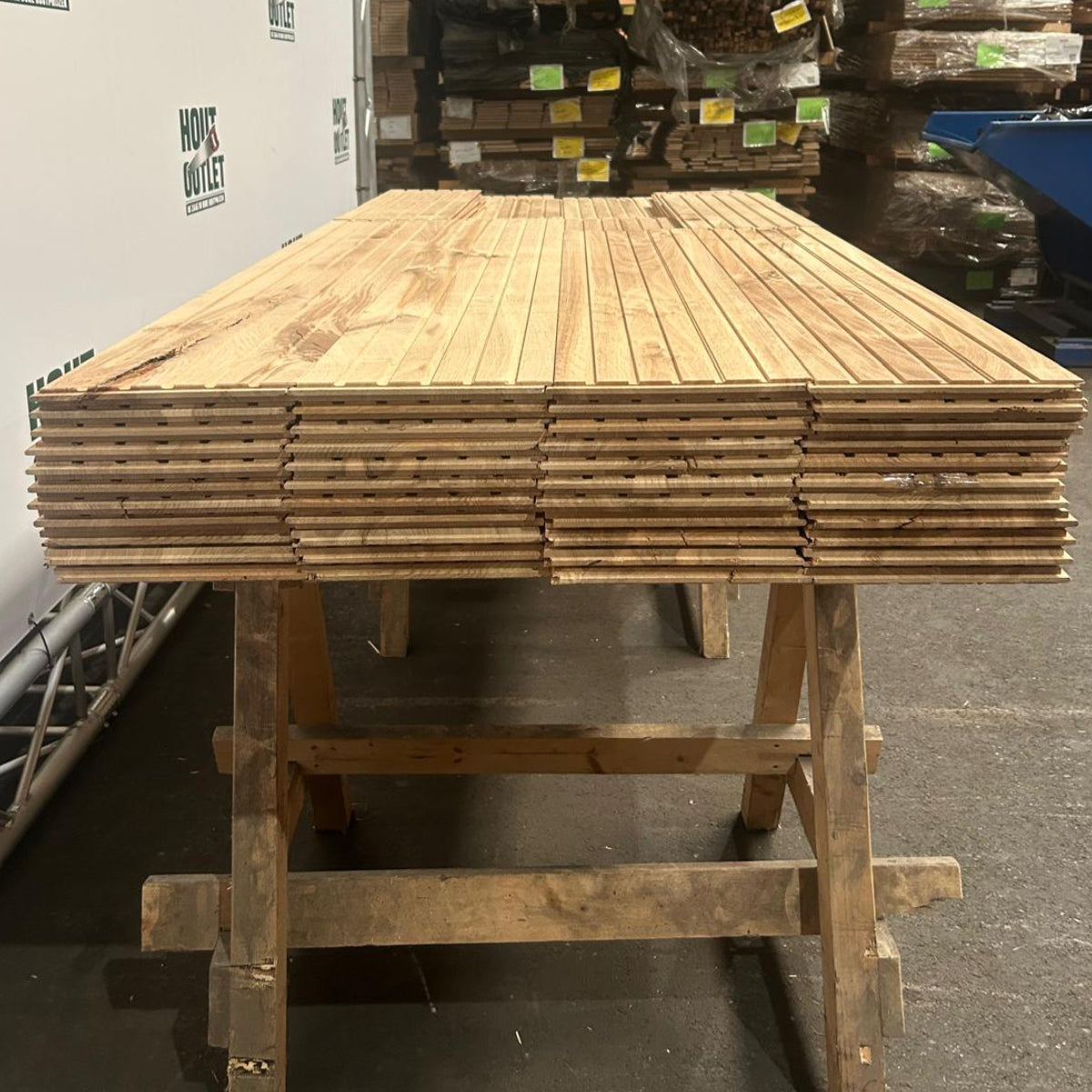 Massief eiken parketvloer. Onbehandeld. AB. 18x240. 21.09M2
