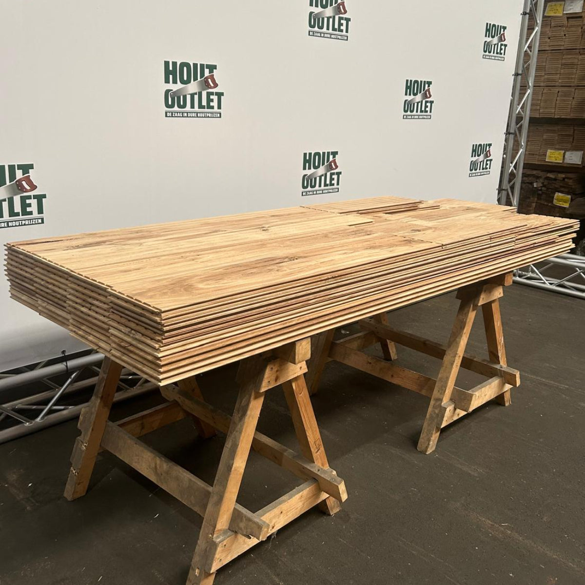 Massief eiken parketvloer. Onbehandeld. AB. 18x240. 21.09M2