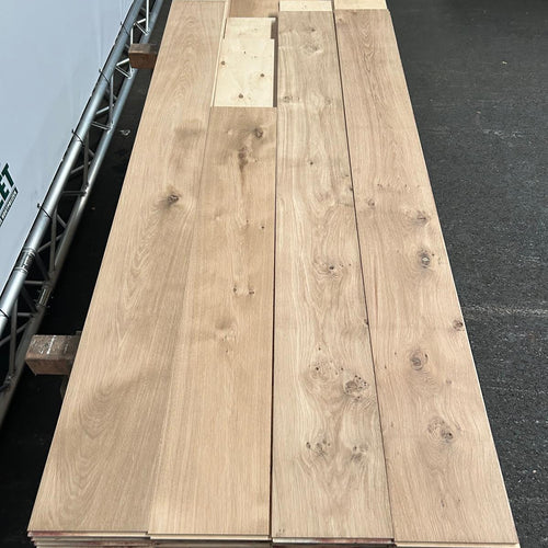 Eiken parketvloer. Gerookt. AB. 18x210. 8,57 m2.