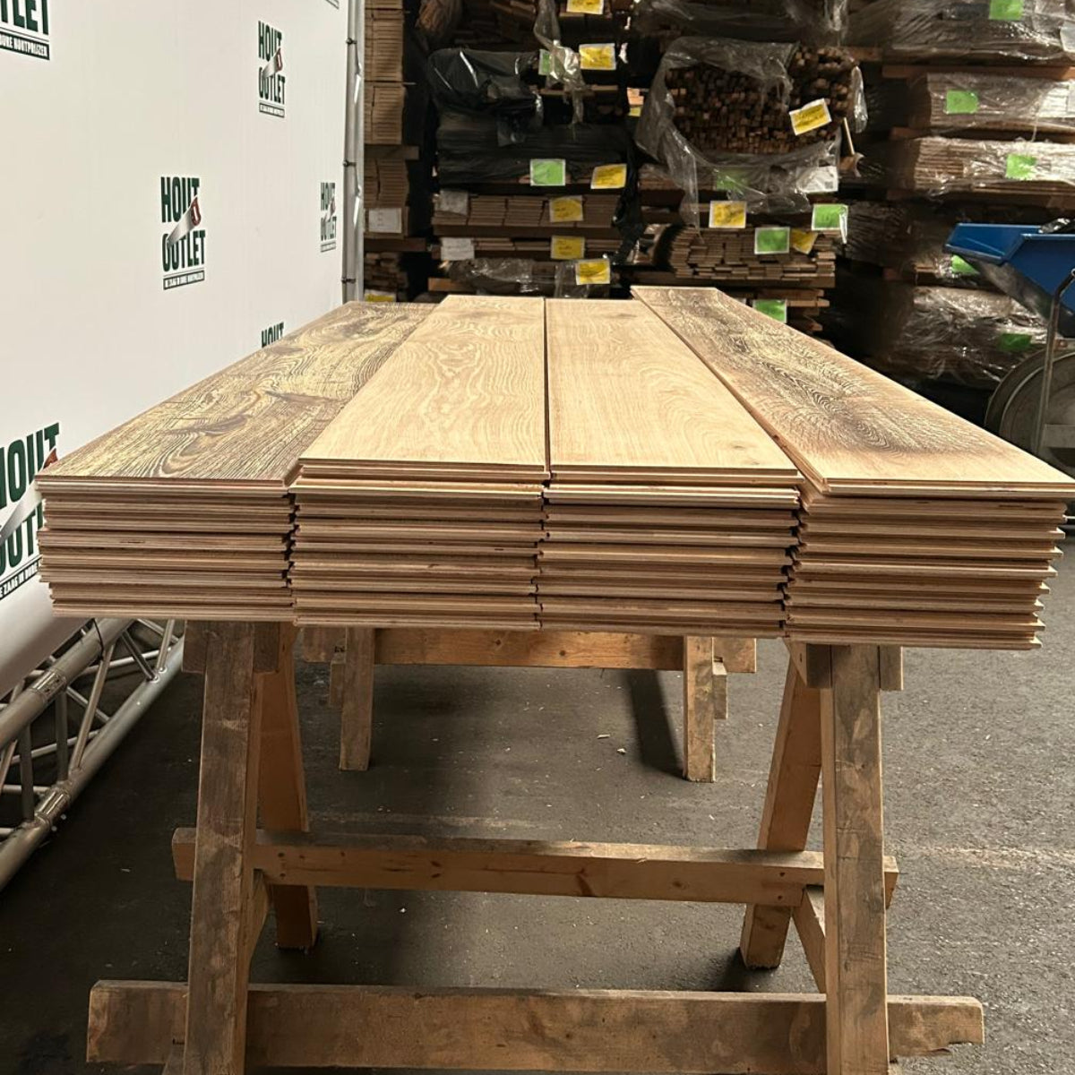 Eiken parketvloer. Gerookt. AB. 18x230. 15,9 m2.