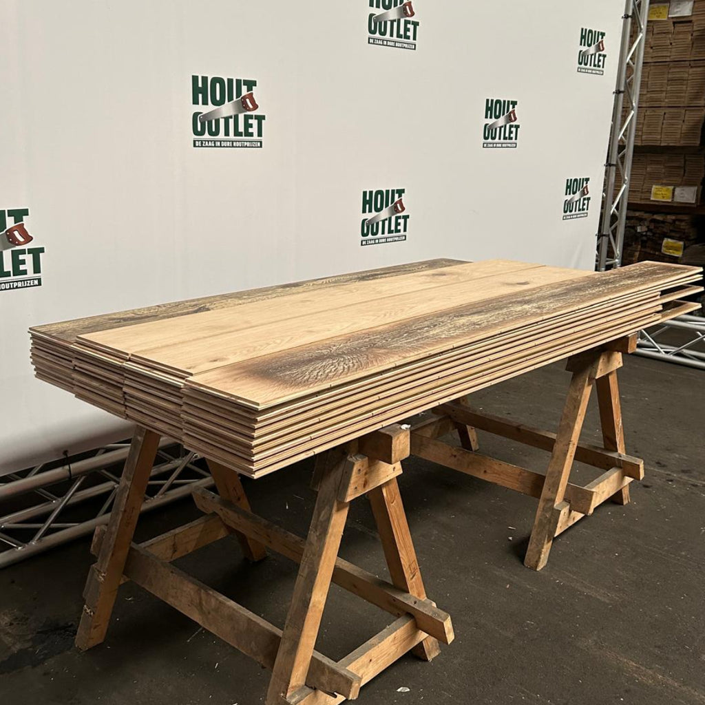 Eiken parketvloer. Gerookt. AB. 18x230. 15,9 m2.