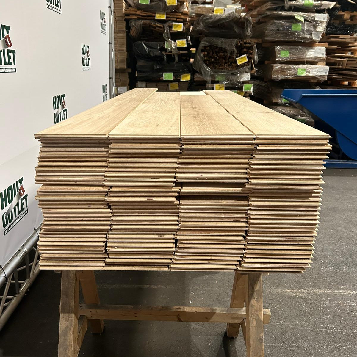 Eiken parketvloer gerookt. AB. 15x210mm. 53,68 m2.