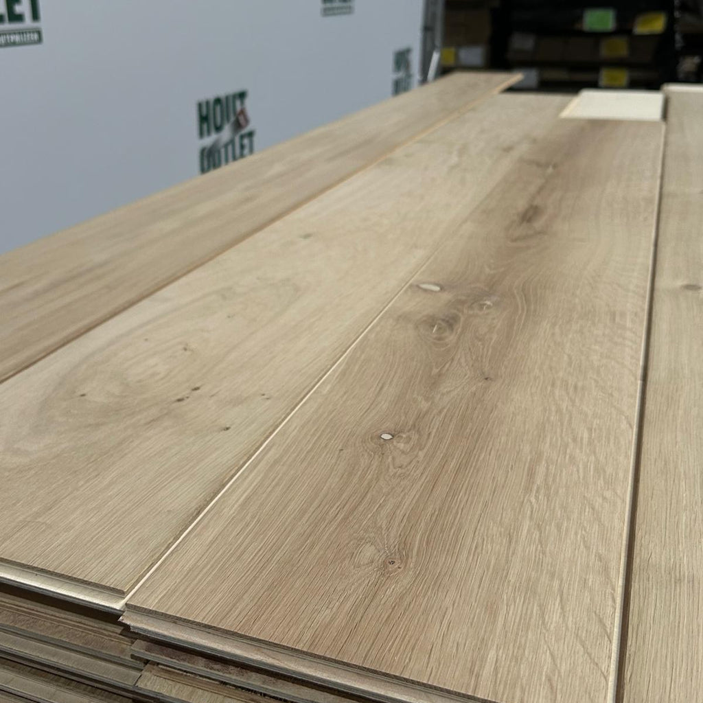 Eiken parketvloer gerookt. AB. 15x210mm. 53,68 m2.