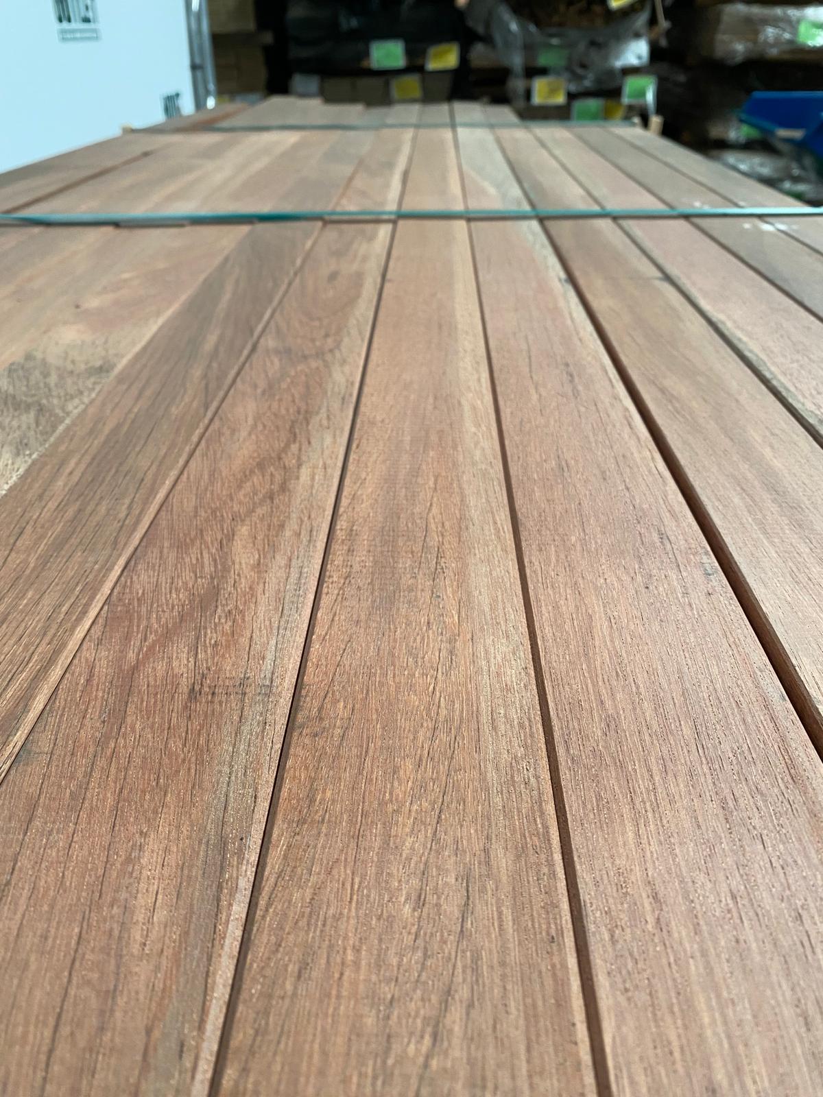 Angelim Vermello. 45x68mm