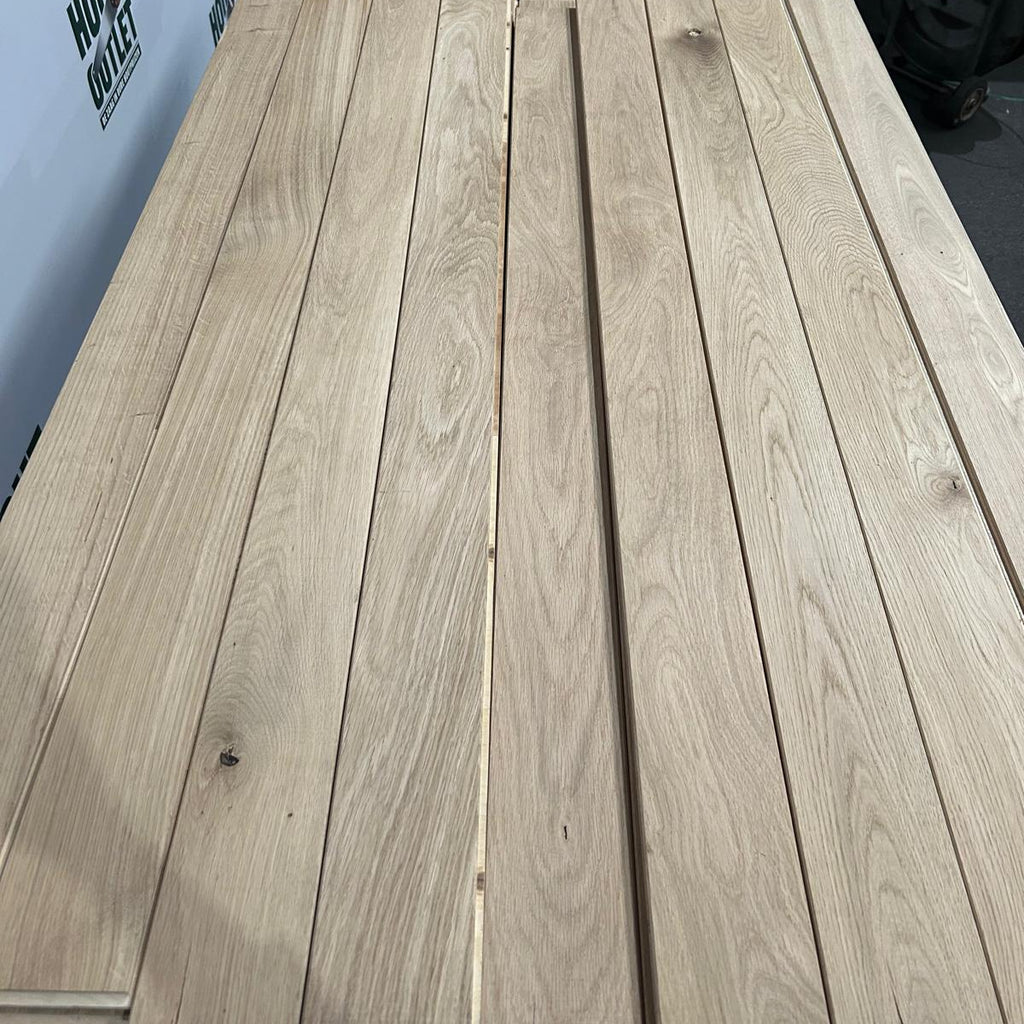 Eiken parketvloer. Onbehandeld. Rustiek. 18x105. 55,09m2.