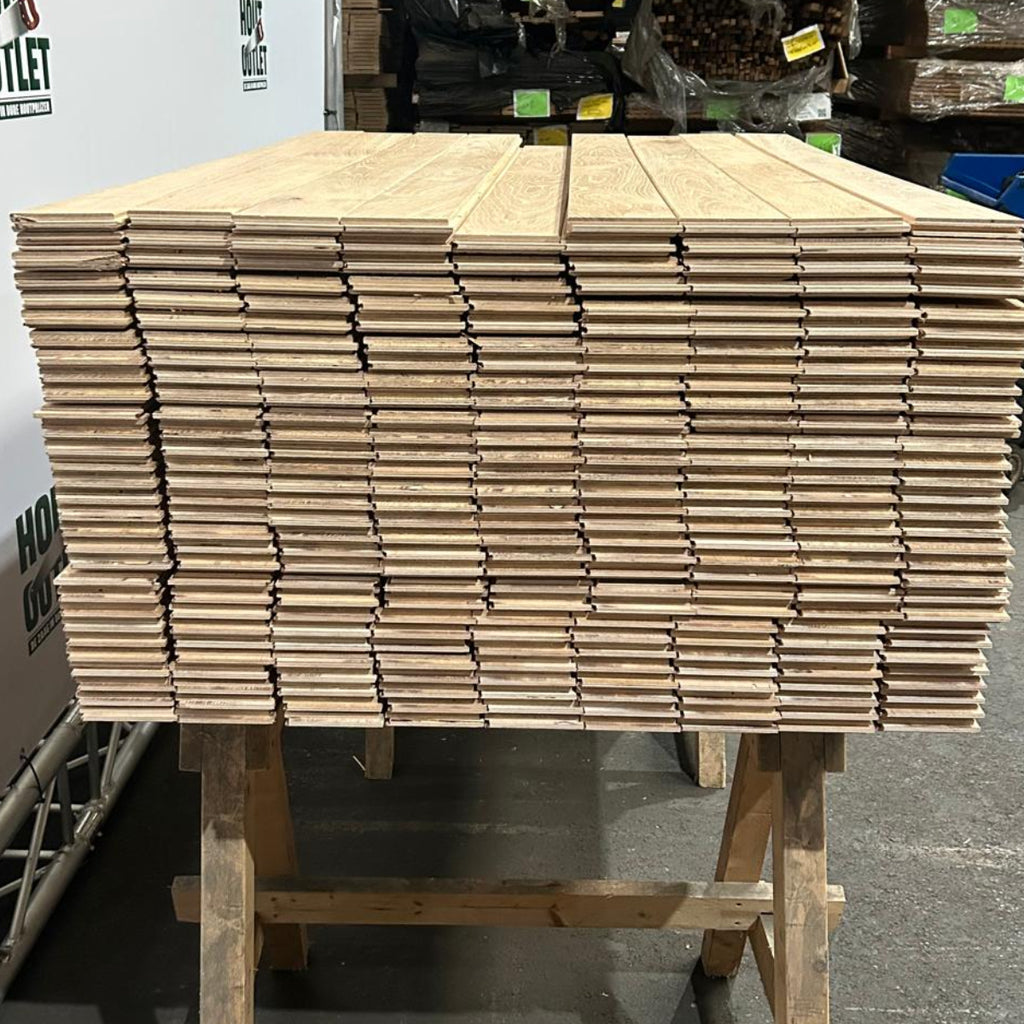 Eiken parketvloer. Onbehandeld. Rustiek. 18x105. 55,09m2.