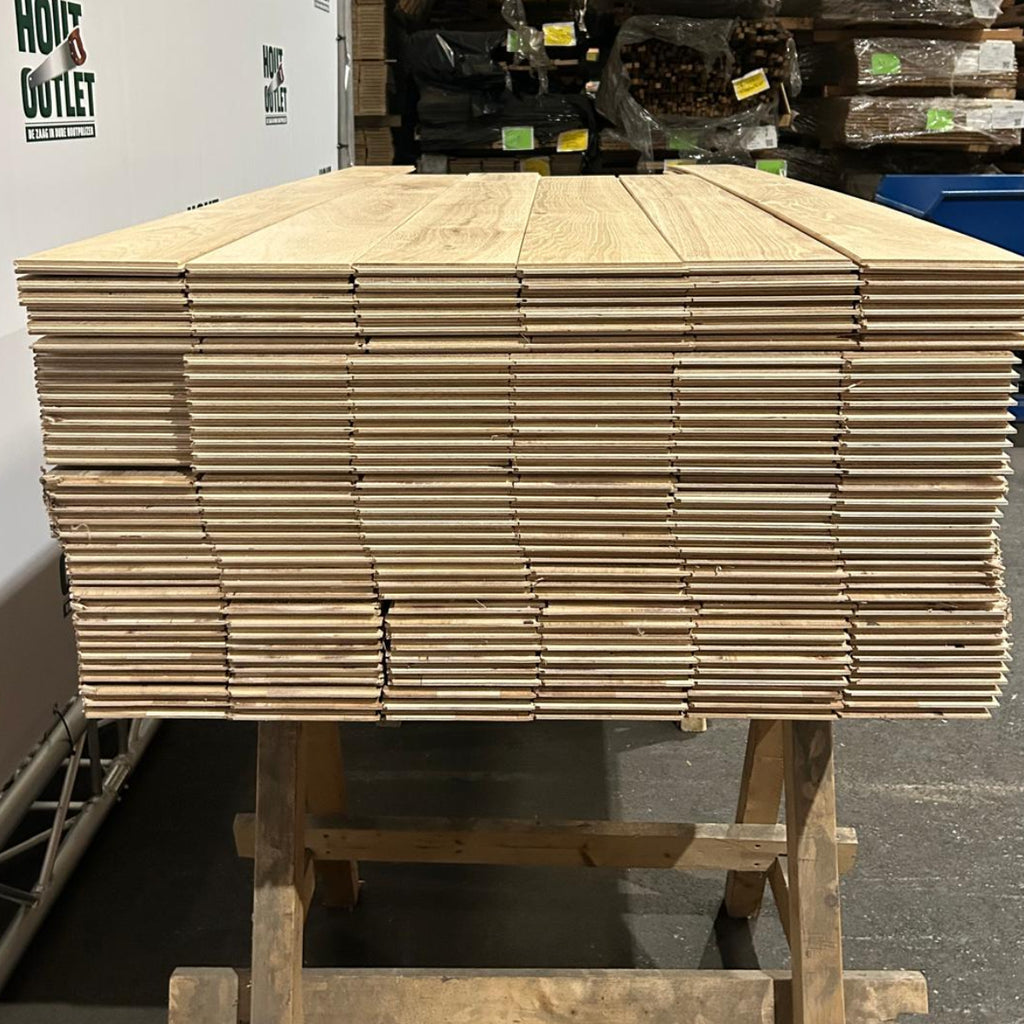 Eiken parketvloer. Onbehandeld. Rustiek. 14,3x165. 64,81 m2.