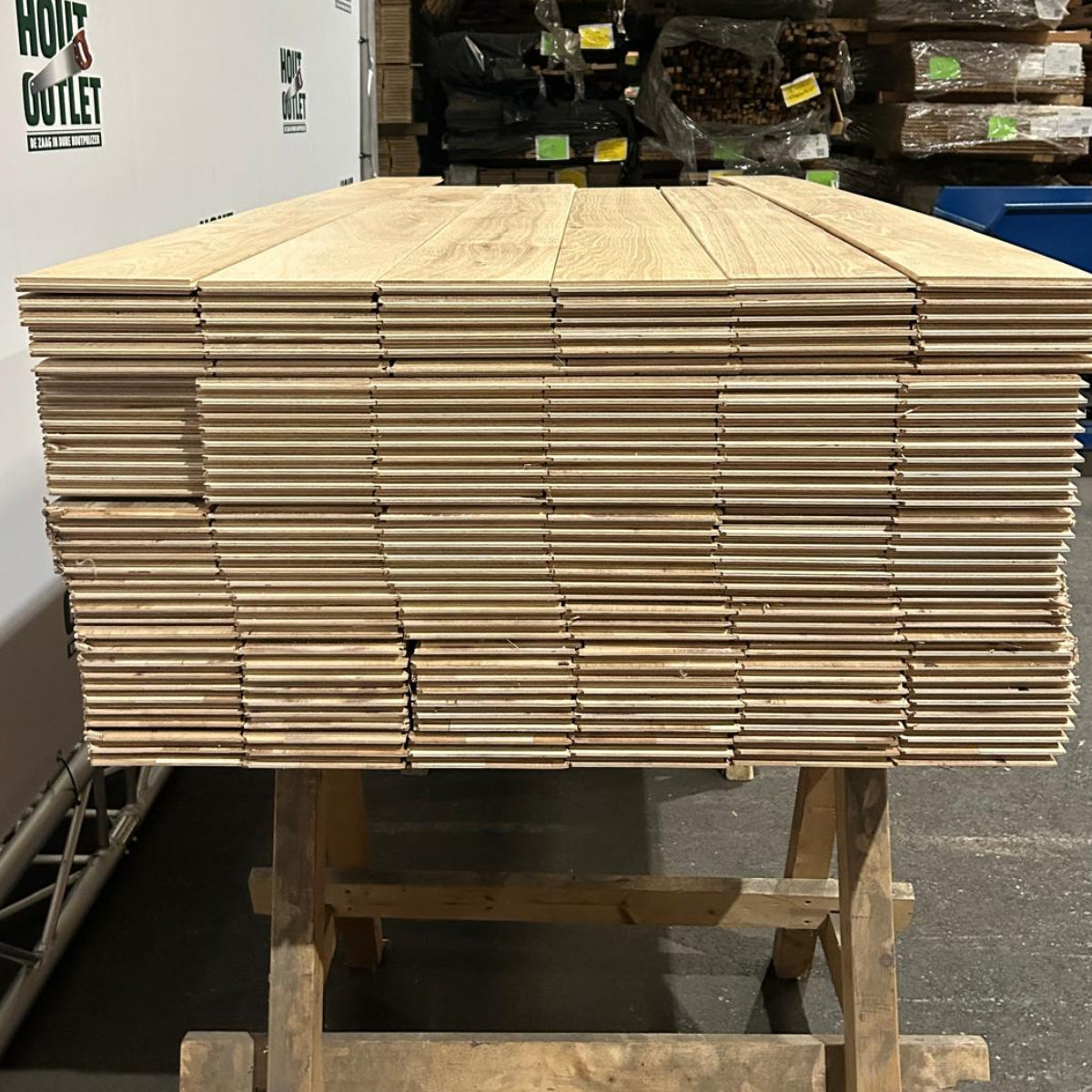 Eiken parketvloer. Onbehandeld. Rustiek. 14,3x165. 64,81 m2.