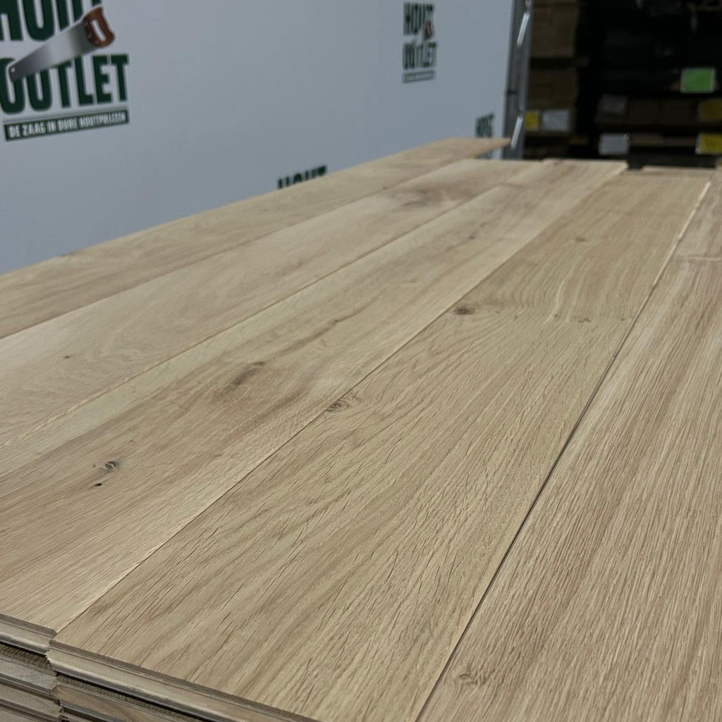 Eiken parketvloer. Onbehandeld. Rustiek. 14,3x165. 64,81 m2.
