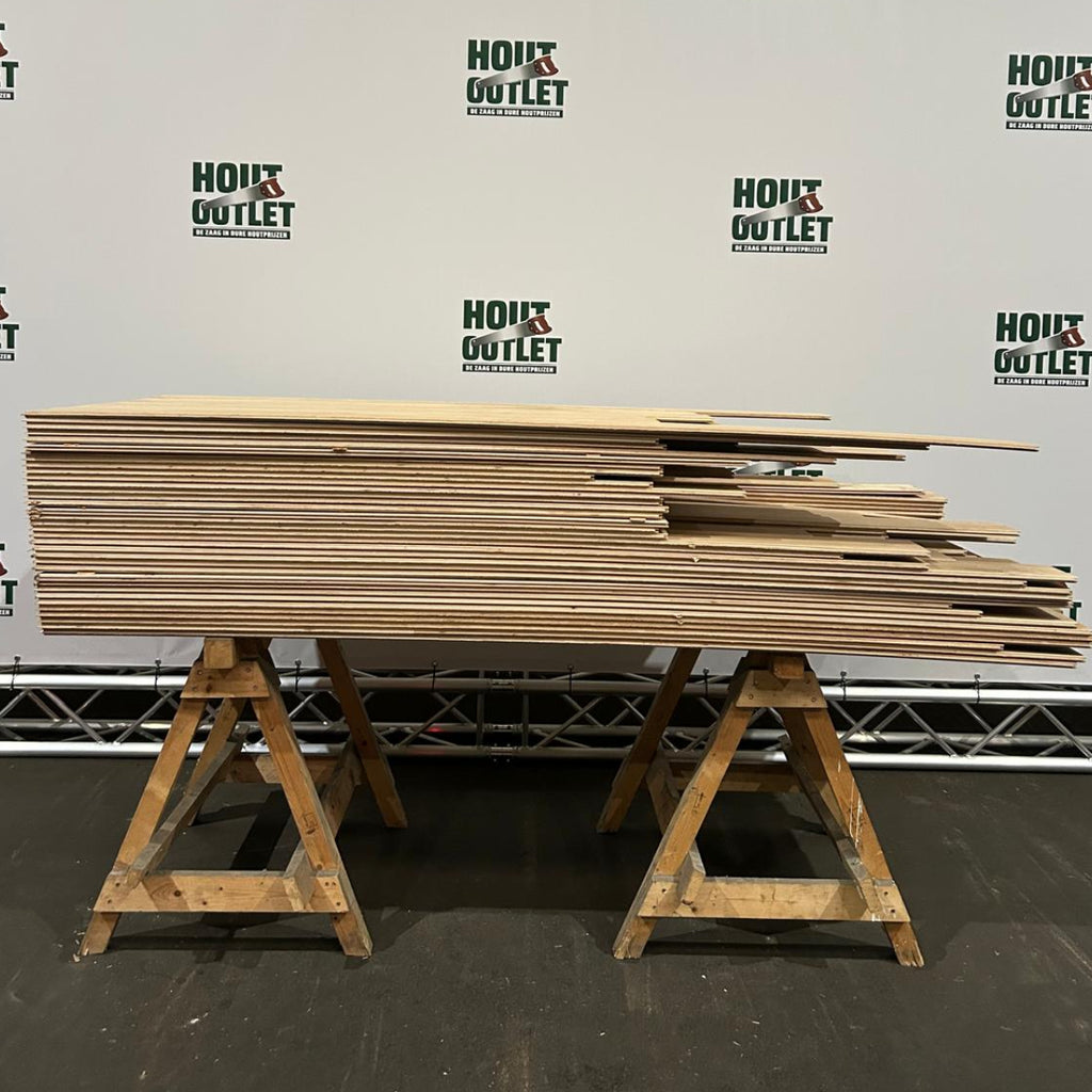 Eiken parketvloer. Onbehandeld. Rustiek. 14,3x165. 64,81 m2.