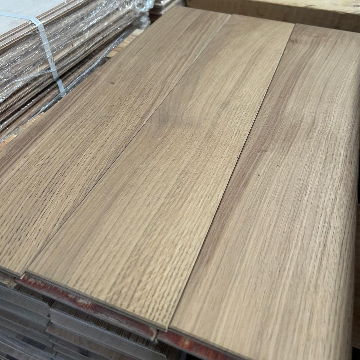 Eiken visgraat vloer. Nat wit. Rustiek. 52,5x15x105. 30,04 m2.