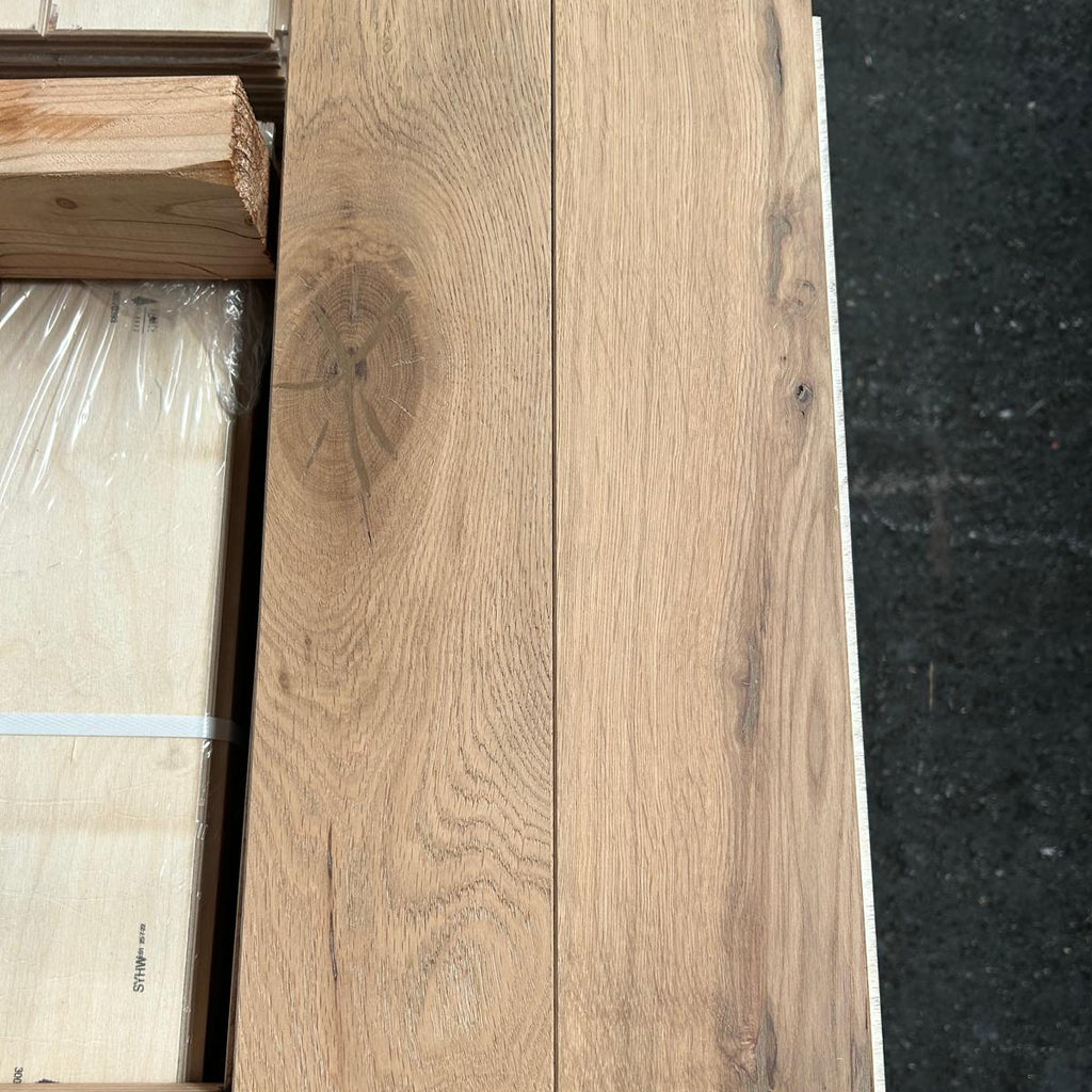 Eiken visgraat vloer. Nat wit. Rustiek. 52,5x15x105. 29,6 m2.