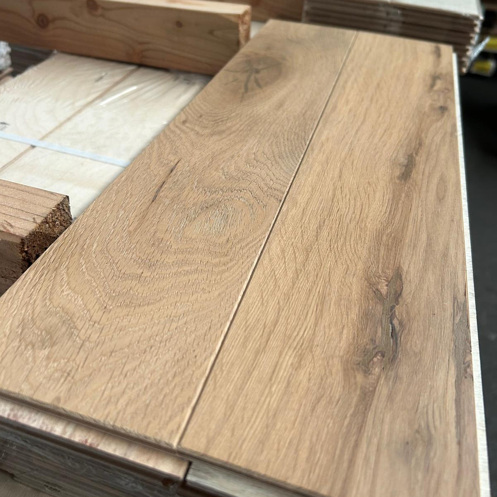 Eiken visgraat vloer. Nat wit. Rustiek. 52,5x15x105. 29,6 m2.