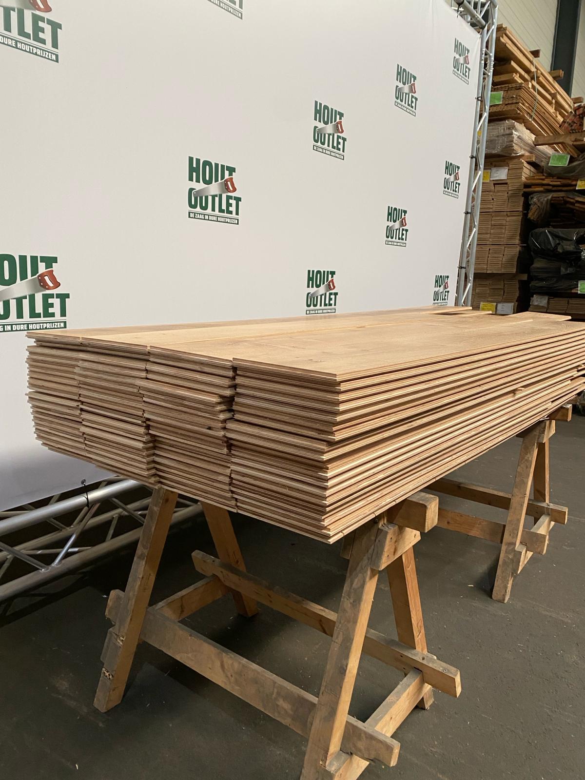 Eiken parketvloer. Dubbel Gerookt. AB. 18x245. 44,01m2.