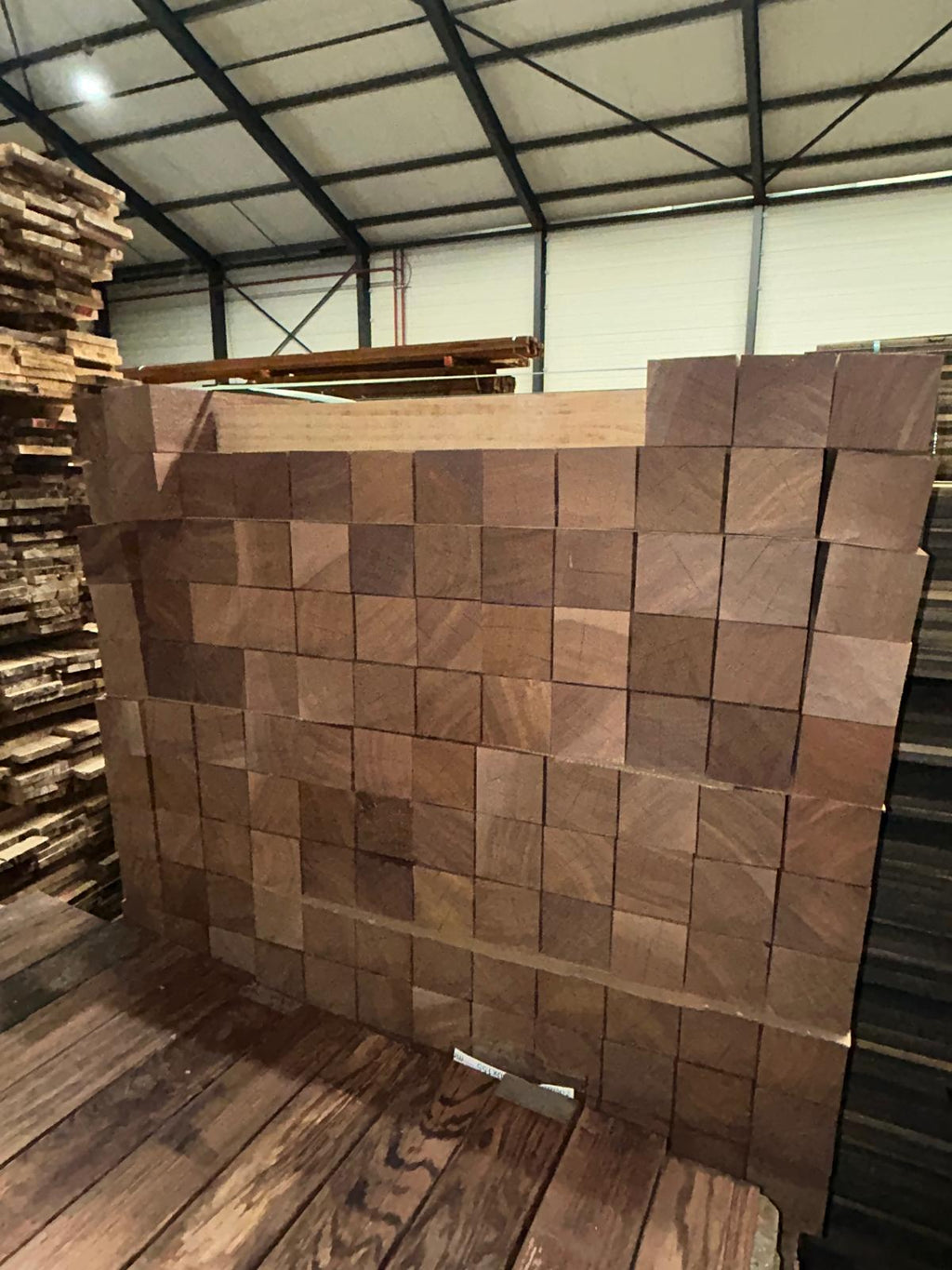 Azobé 95x95. Geschaafd. 249 stuks